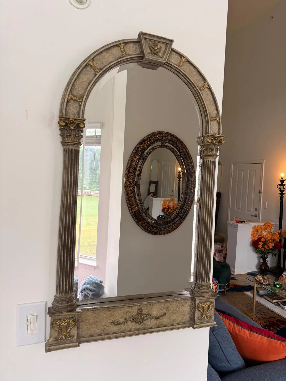 Decorative wall mirror securely installed